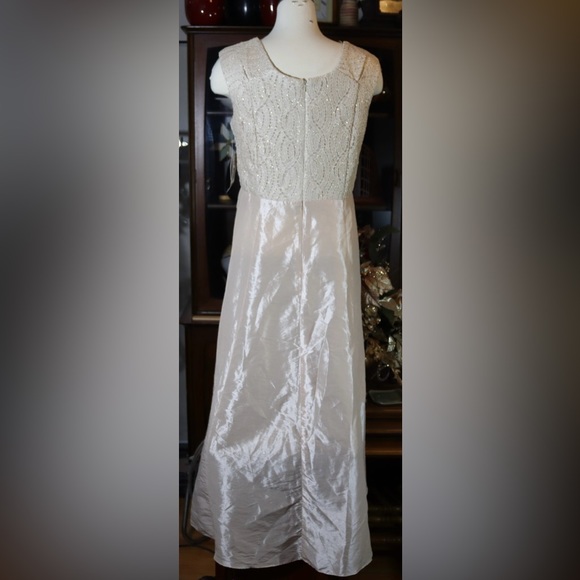 R&M Richards champagne colored hi-lo dress, size 12 - Picture 6 of 16